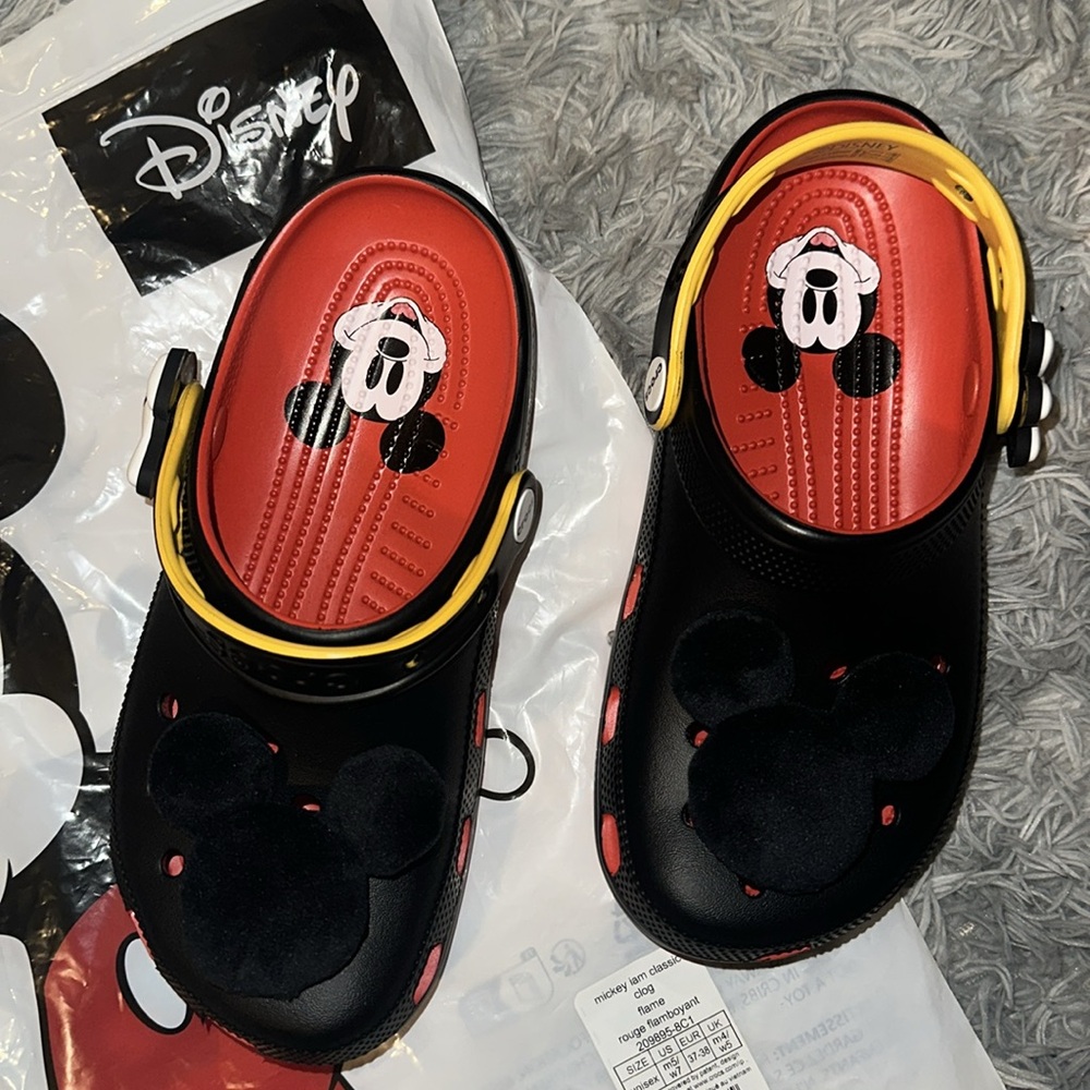 Mickey Crocs - Picture 3 of 6